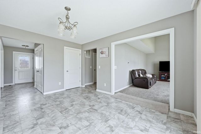 2085 Lindenwood Avenue, Warsaw, IN 46580