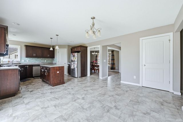 2085 Lindenwood Avenue, Warsaw, IN 46580