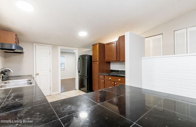 2810 Englewood Ave, Louisville, KY 40220