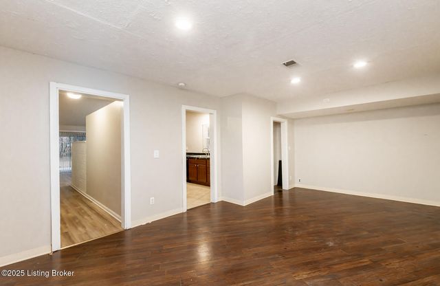 2810 Englewood Ave, Louisville, KY 40220