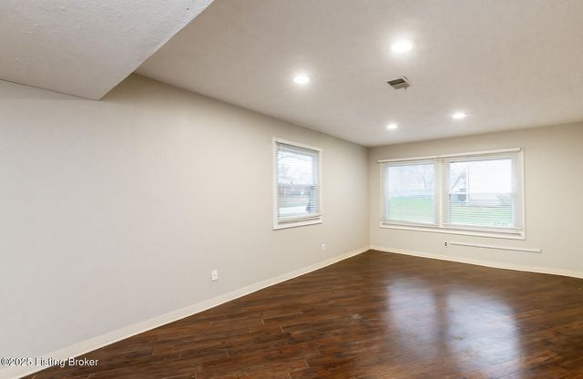 2810 Englewood Ave, Louisville, KY 40220