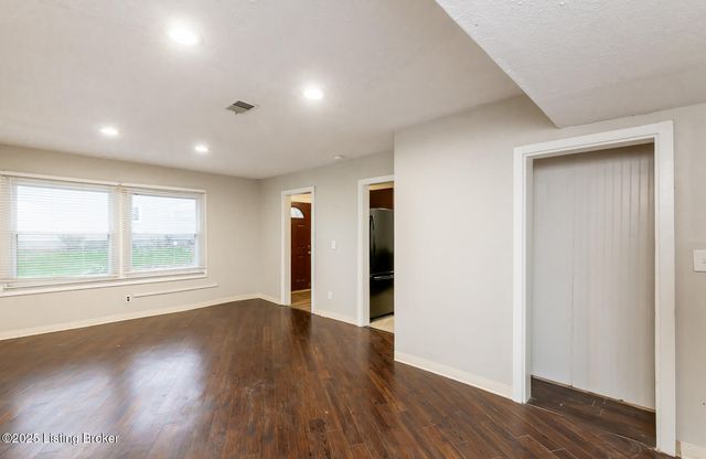 2810 Englewood Ave, Louisville, KY 40220