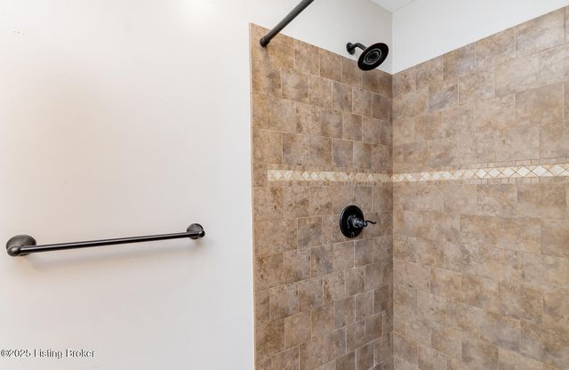 2810 Englewood Ave, Louisville, KY 40220