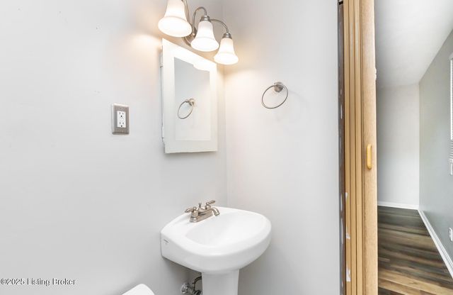 2810 Englewood Ave, Louisville, KY 40220