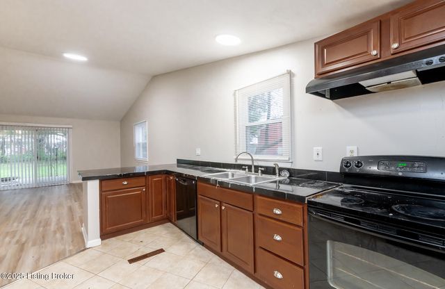 2810 Englewood Ave, Louisville, KY 40220