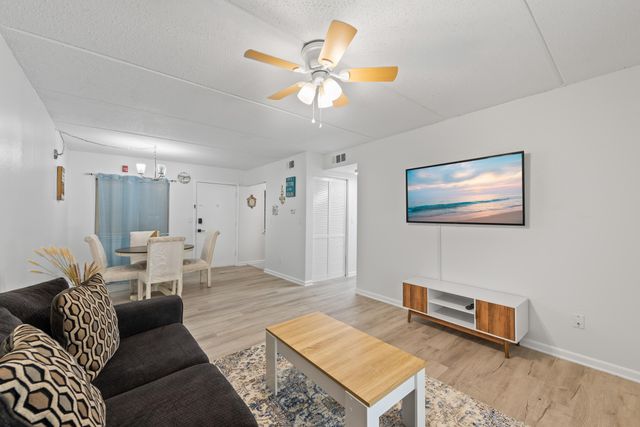 209 W Miracle Strip Parkway D102, Mary Esther, FL 32569