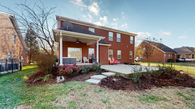 5344 Saint Ives Dr, Murfreesboro, TN 37128
