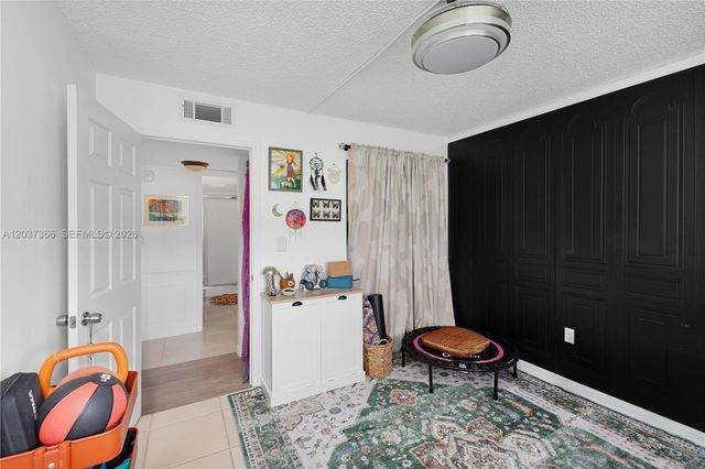 9495 Evergreen Pl 103, Davie, FL 33324