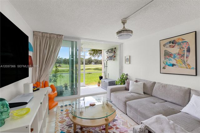 9495 Evergreen Pl 103, Davie, FL 33324