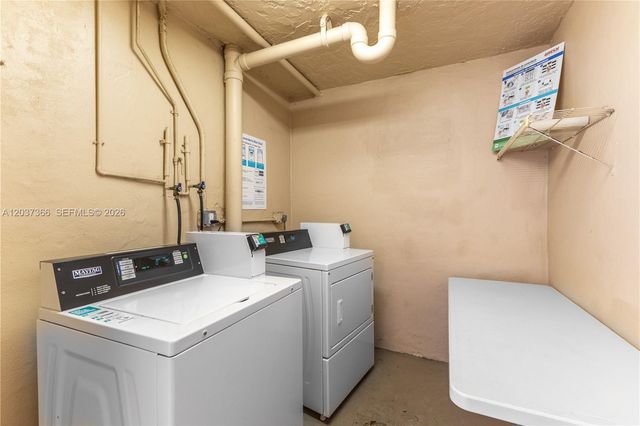9495 Evergreen Pl 103, Davie, FL 33324