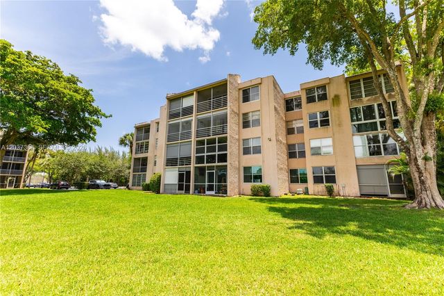 9495 Evergreen Pl 103, Davie, FL 33324