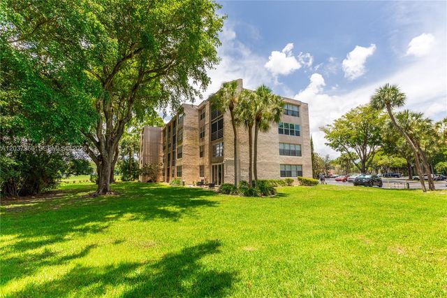 9495 Evergreen Pl 103, Davie, FL 33324