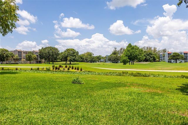 9495 Evergreen Pl 103, Davie, FL 33324