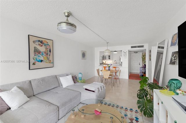 9495 Evergreen Pl 103, Davie, FL 33324