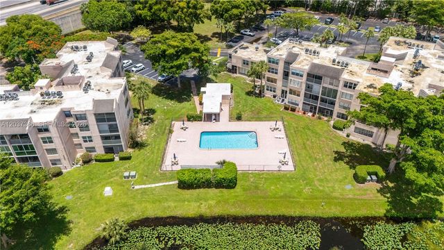 9495 Evergreen Pl 103, Davie, FL 33324