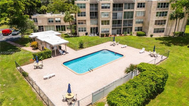 9495 Evergreen Pl 103, Davie, FL 33324