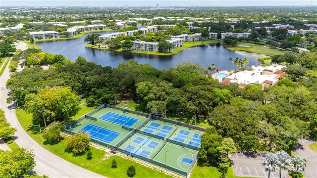 9495 Evergreen Pl 103, Davie, FL 33324