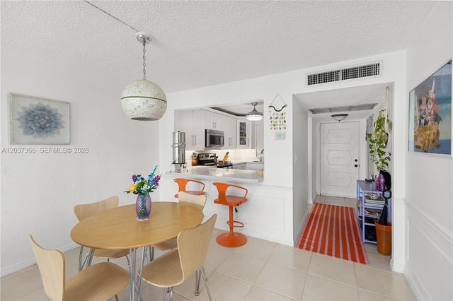 9495 Evergreen Pl 103, Davie, FL 33324