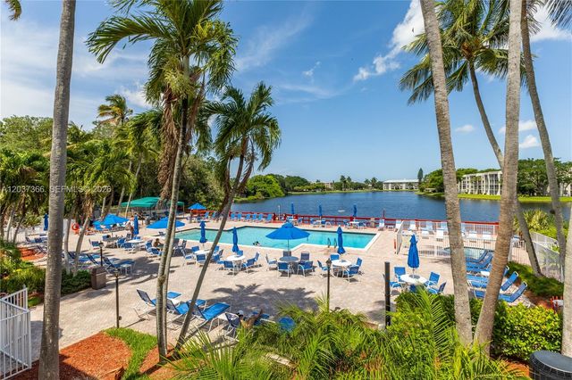9495 Evergreen Pl 103, Davie, FL 33324