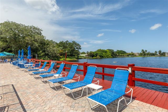 9495 Evergreen Pl 103, Davie, FL 33324