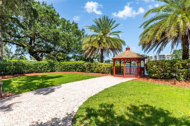 9495 Evergreen Pl 103, Davie, FL 33324