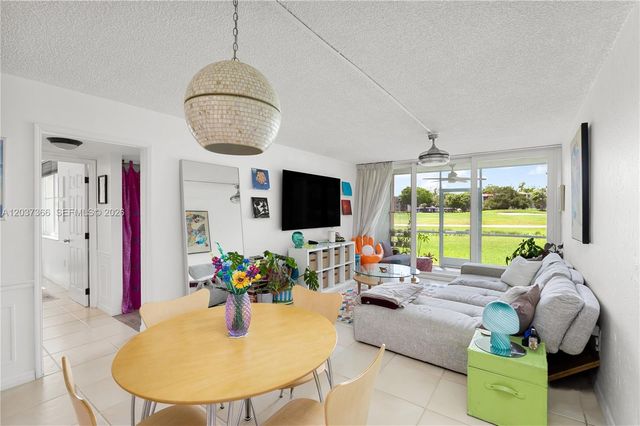 9495 Evergreen Pl 103, Davie, FL 33324
