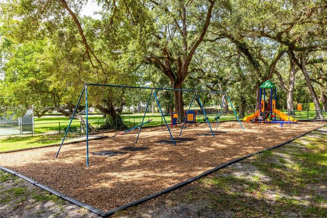 9495 Evergreen Pl 103, Davie, FL 33324