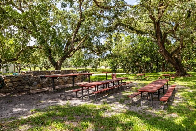 9495 Evergreen Pl 103, Davie, FL 33324