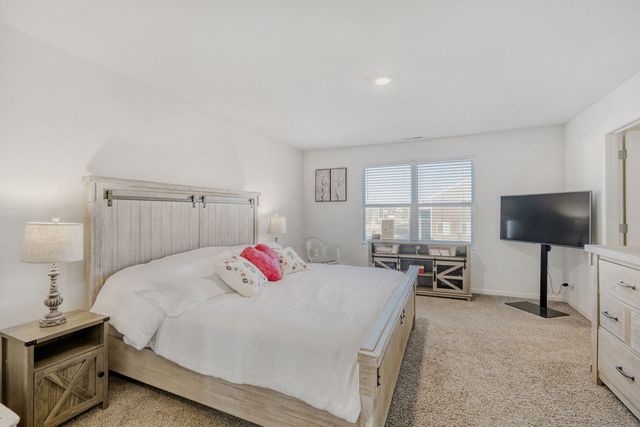 601 Ironwood Avenue, Oswego, IL 60543