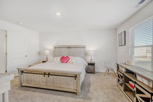 601 Ironwood Avenue, Oswego, IL 60543