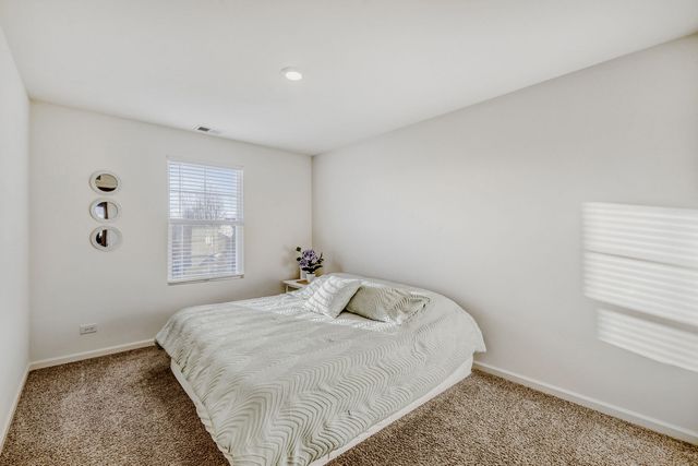 601 Ironwood Avenue, Oswego, IL 60543