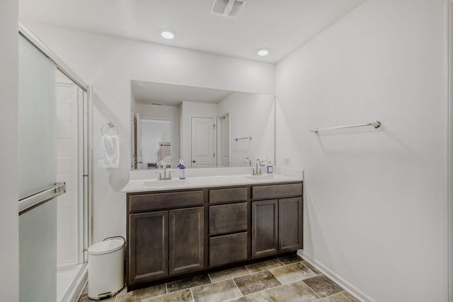 601 Ironwood Avenue, Oswego, IL 60543