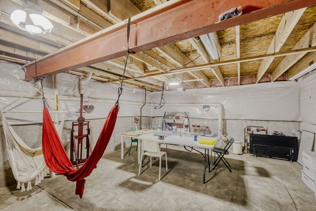 601 Ironwood Avenue, Oswego, IL 60543