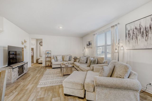 601 Ironwood Avenue, Oswego, IL 60543