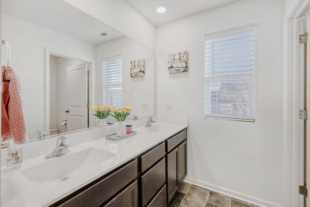 601 Ironwood Avenue, Oswego, IL 60543