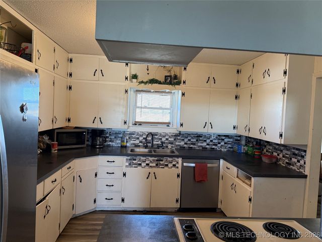 7405 Wainwright Road, Oktaha, OK 74450