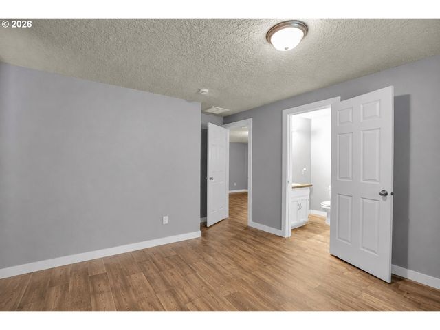 8044 Se MALDEN St, Portland, OR 97206