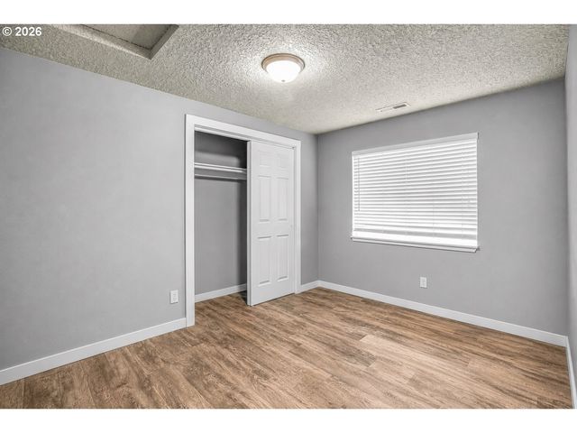 8044 Se MALDEN St, Portland, OR 97206