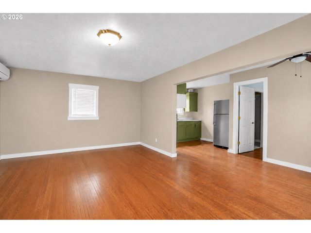 8044 Se MALDEN St, Portland, OR 97206