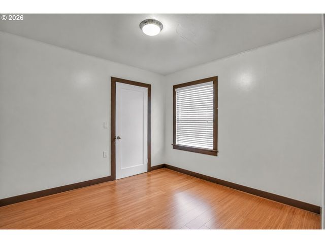8044 Se MALDEN St, Portland, OR 97206