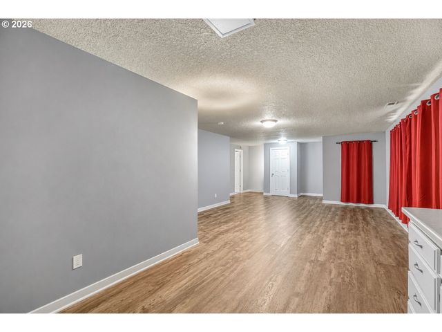 8044 Se MALDEN St, Portland, OR 97206