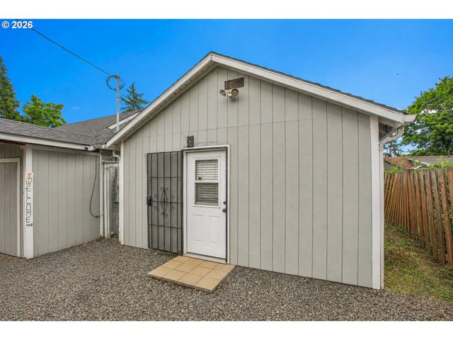 8044 Se MALDEN St, Portland, OR 97206
