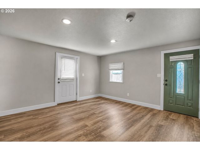 8044 Se MALDEN St, Portland, OR 97206