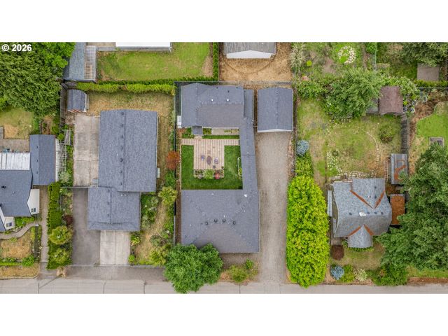 8044 Se MALDEN St, Portland, OR 97206