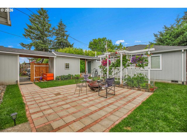 8044 Se MALDEN St, Portland, OR 97206