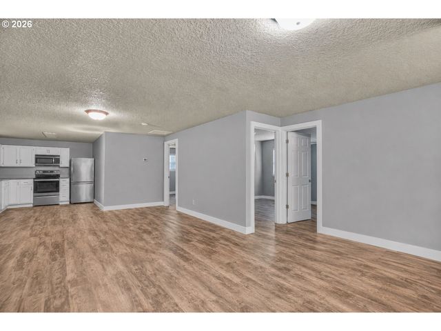 8044 Se MALDEN St, Portland, OR 97206