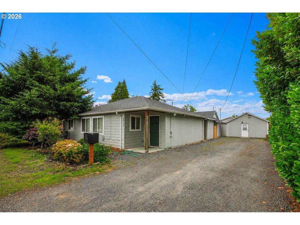 8044 Se MALDEN St, Portland, OR 97206