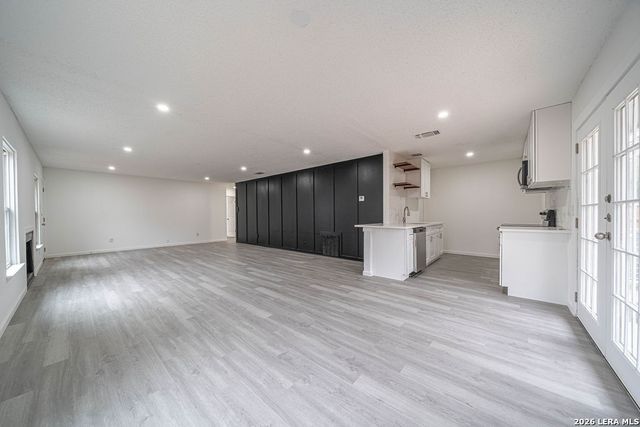 9131 Valley Ridge, San Antonio, TX 78250