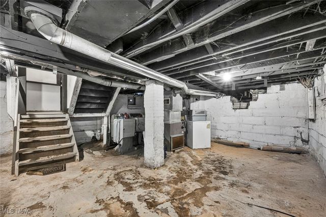 2013 W 99th Street, Cleveland, OH 44102