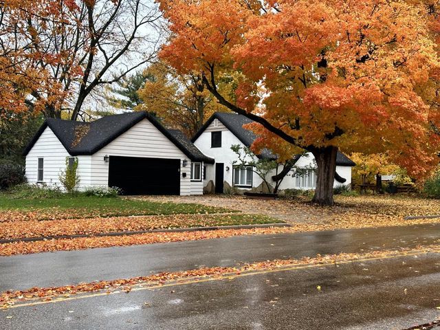 812 Center STREET, Lake Geneva, WI 53147